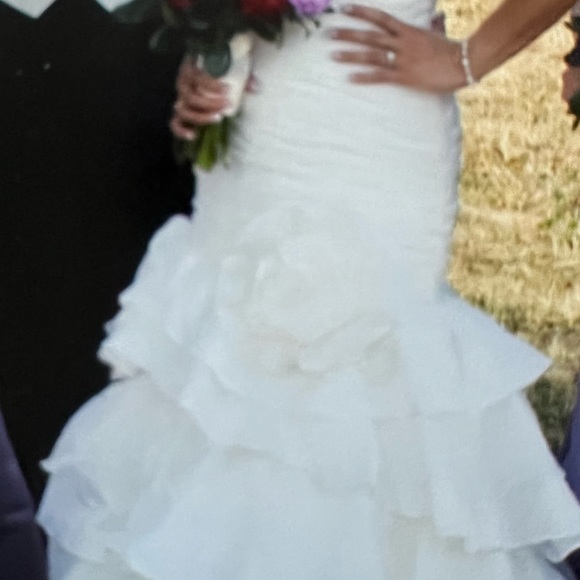 Gorgeous wedding dress with headpiece wore once/ open to offers!!! - Picture 15 of 16